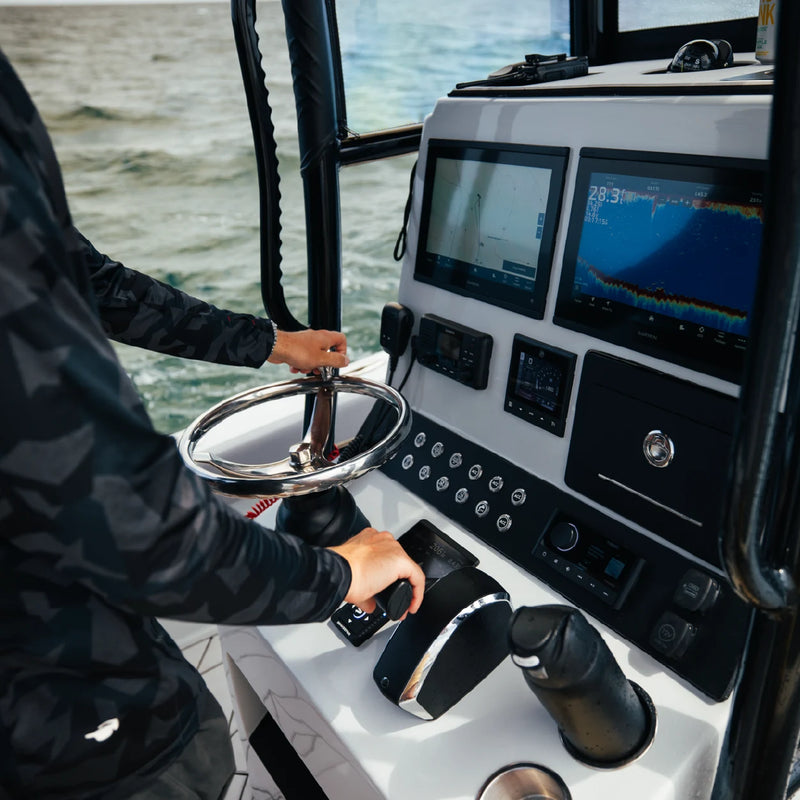 Close view of the LTB 25 console with two Garmin screens, a steering wheel and throttle